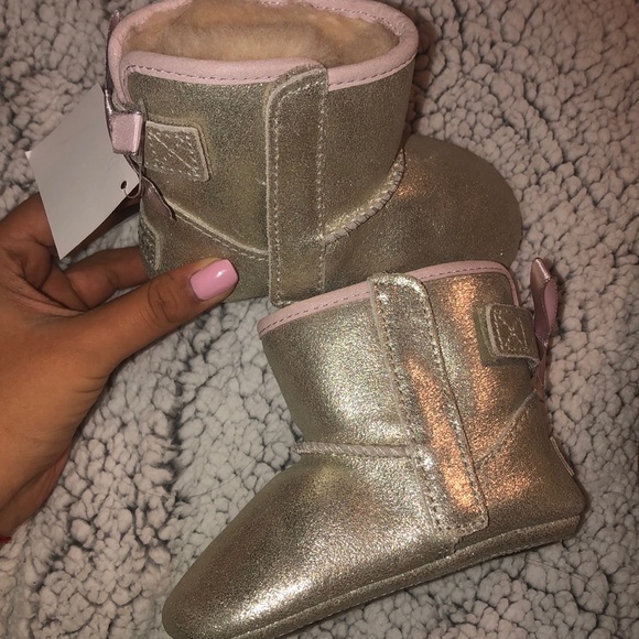 BNWB baby girl metallic uggs 12-18 MONTHS - Picture 4 of 8